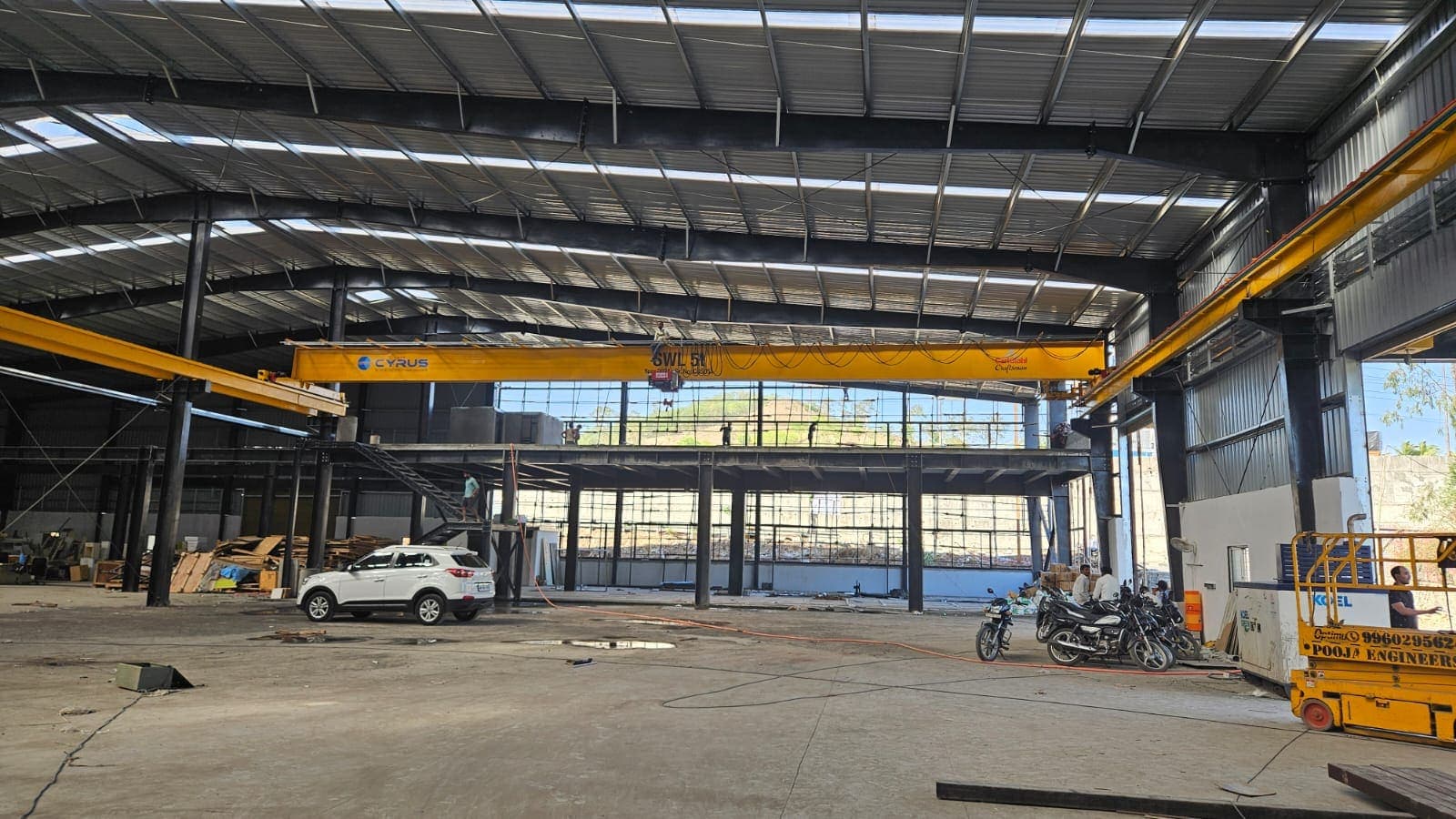Industrial bay with an overhead EOT crane